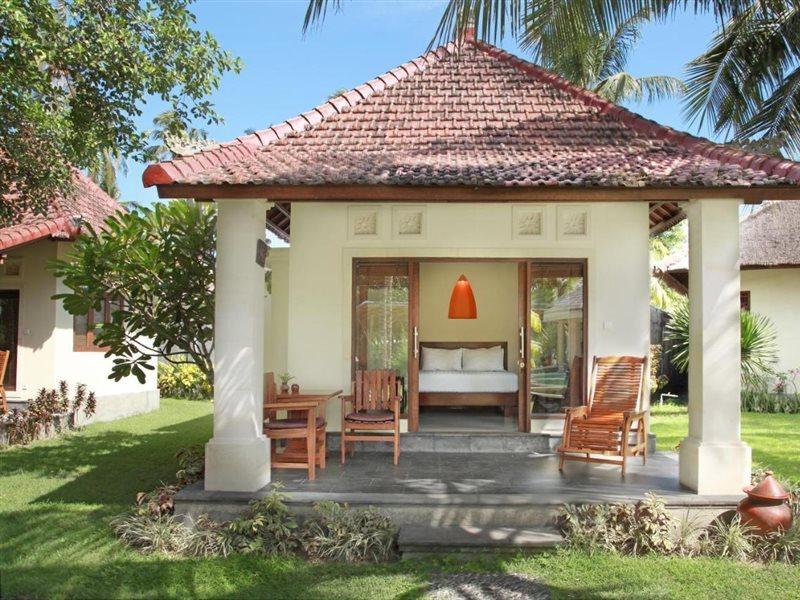 Puri Rinjani Bungalows & Hostel Kuta  Exterior photo